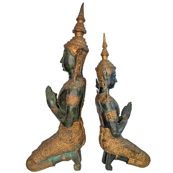 Thaise Bronzen Tempelwachter Set – Knielende Thepanom Beelden met Vergulding en Patina – Beeldhouwkunst (photo 2 of 8)