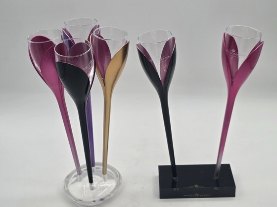 Image 1 of Champagne flutes in houders Moët & Chandon