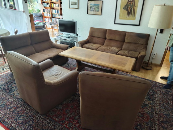 Coins salon en cuir design (canapé 3 places + 2 places + 2 fauteuils) vintage comme Kaufeld/De Sede/Rolf Benz (photo 8 of 9)
