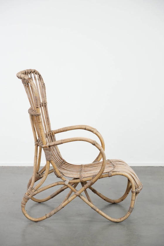 Image 1 of Sillón de ratán de diseño holandés de los años 50 con respaldo alto.