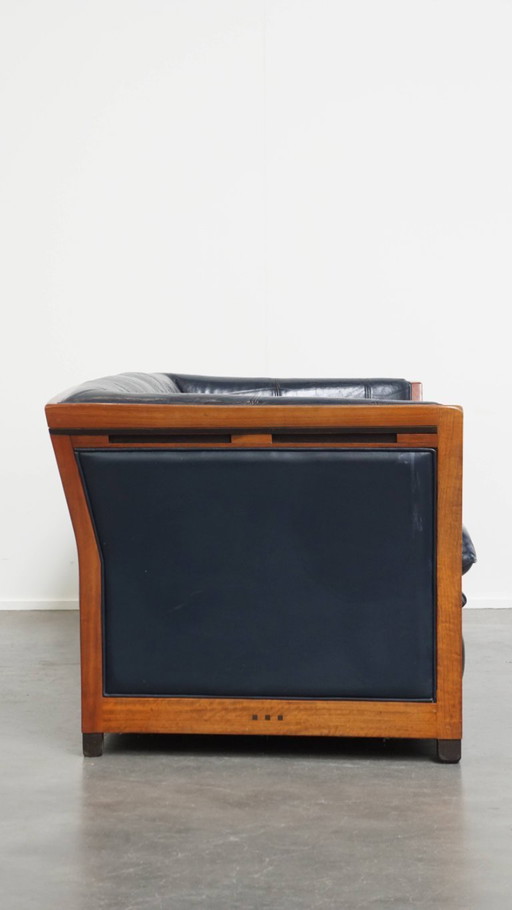 2,5-sitziges Schuitema Art Deco Design-Sofa mit Holzarbeiten und dunkelblauem Rindsleder