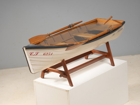 Image 1 of Mesa de centro con forma de barco y tablero de cristal, diseño contemporáneo (posterior al año 2000)