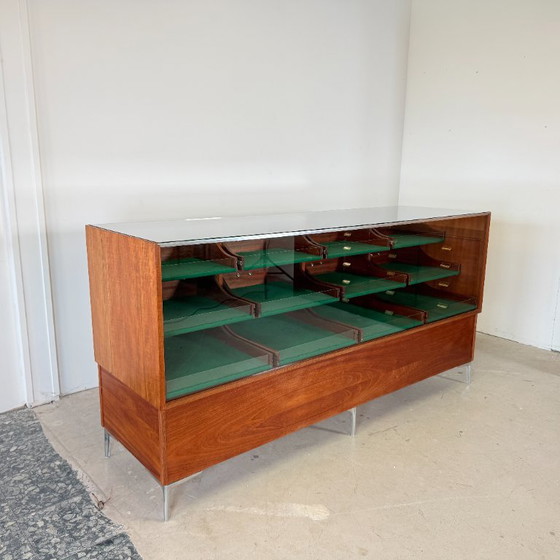 Comptoir Vitrine Mid-Century – Acajou, Chrome & Verre Trempé – Allemagne Env. 1960 – Glass, Wood, Vintage (photo 2 of 15)