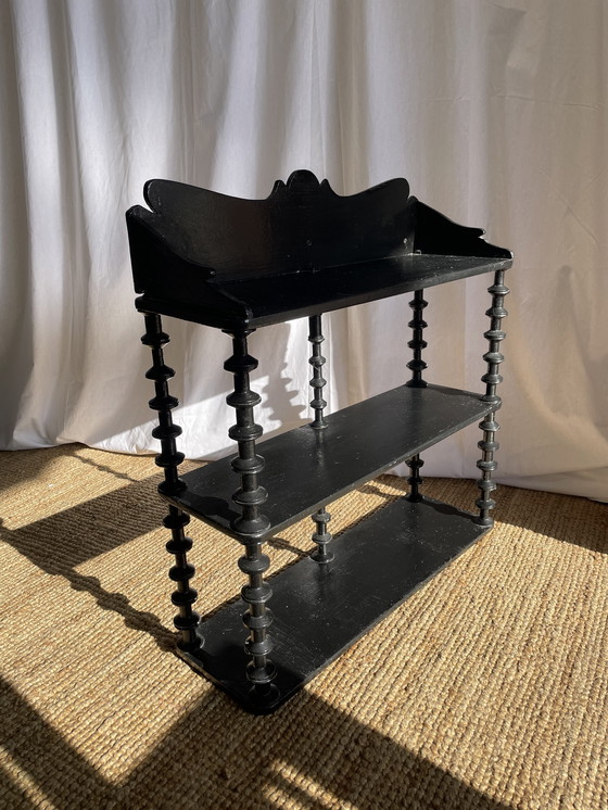 Image 1 of Vintage gedraaide houten volkskunst spoelhouder