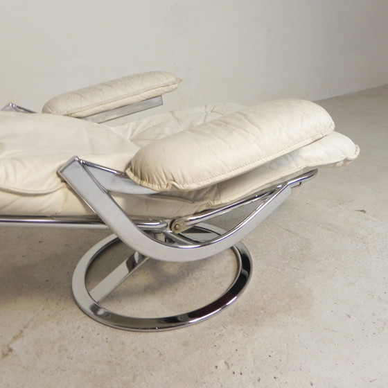 Image 1 of Poltrona Leolux, poltrona girevole con rivestimento in pelle bianca, anni '60
