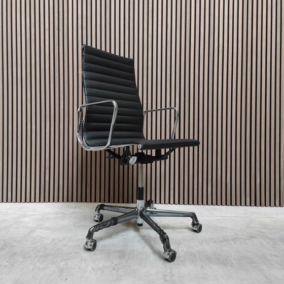 Image 1 of Sedia da ufficio Vitra Eames EA 119 in pelle nera premium