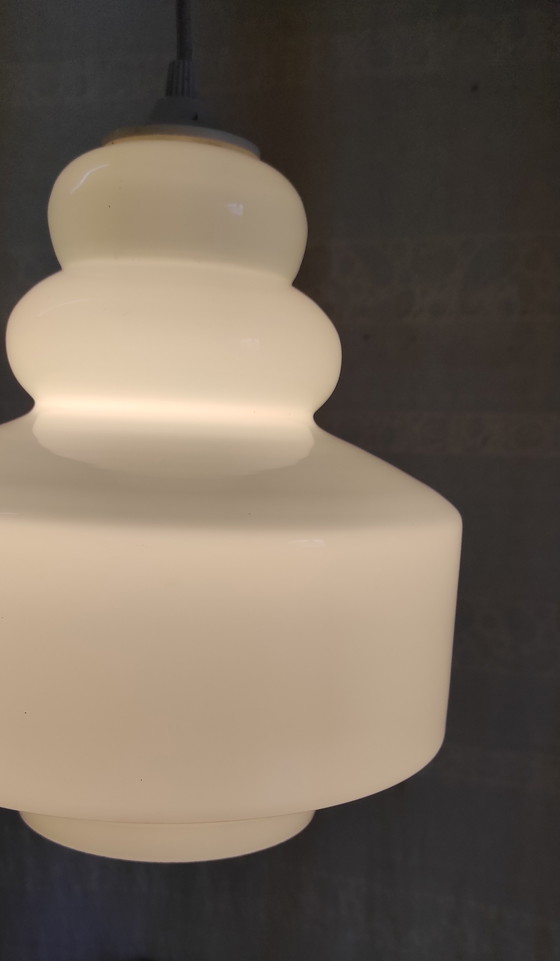 Image 1 of Lámpara colgante de estilo escandinavo con pantalla de cristal opalino - mediados del siglo XX