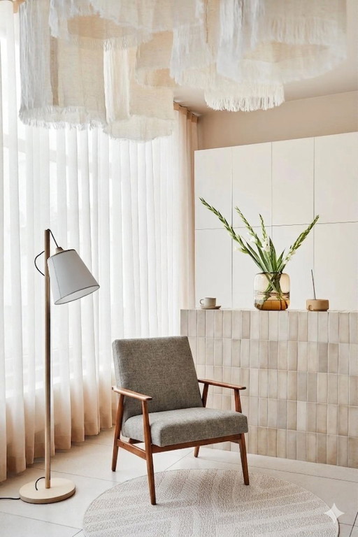 Scandinavische loungestoel met grijze zachte bekleding | Opgeknapte vintage fauteuil