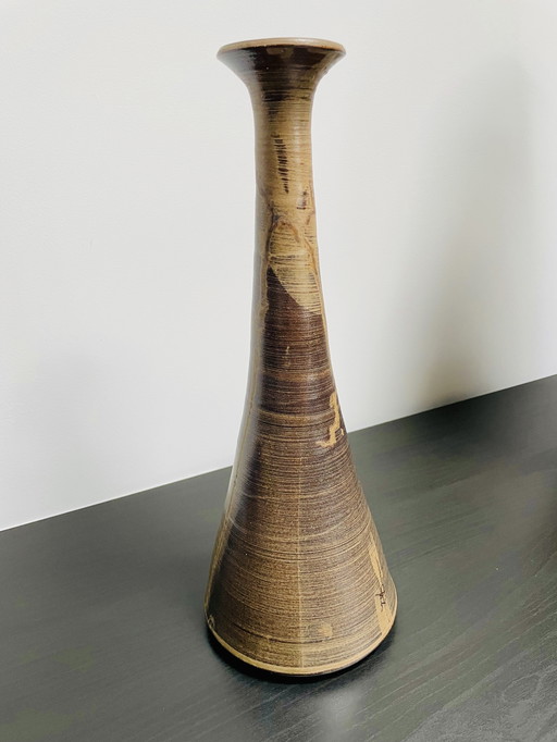 Vase vintage iconique à l'aspect métallique