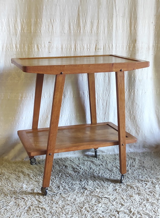 Modernistische bijzettafel van massief hout - midden 20e eeuw – Wood (photo 7 of 8)