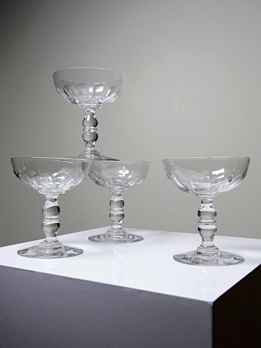 4 Alte Champagnerschalen geschliffenes Kristall Baccarat Médicis