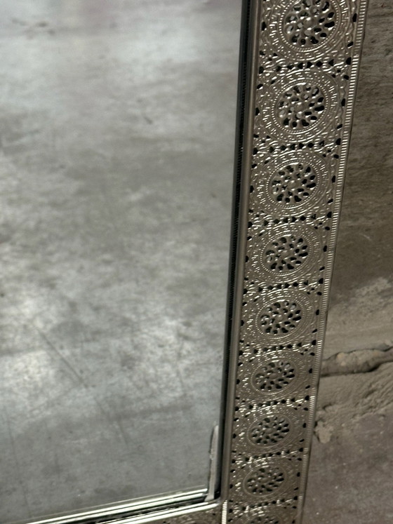Specchio orientale in metallo traforato, 56,5 × 37 cm, Vetro, Argentato (foto 11 di 15)