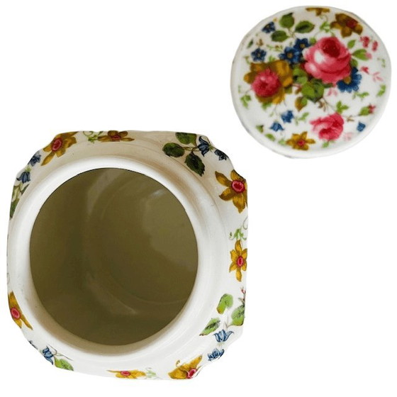 Image 1 of Vintage Sadler Olde Chintz theebus porselein cottage veelkleurige bloemen 1960's