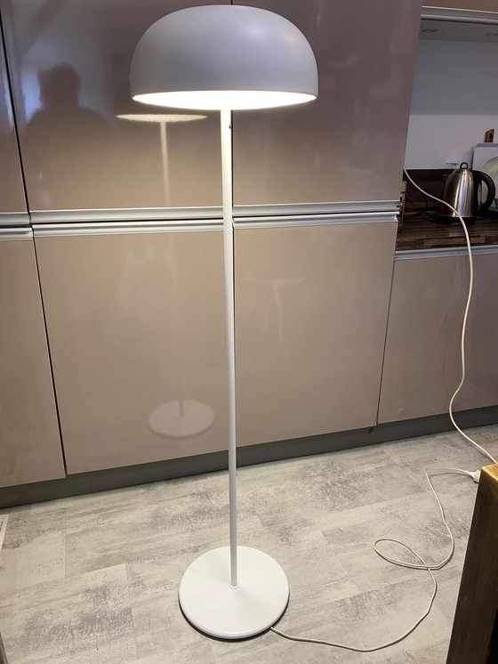 Image 1 of Lampada da terra a forma di fungo Nymane Ikea TYP G1706 in metallo bianco vintage 1990