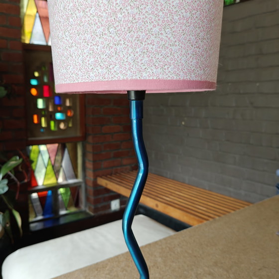 Image 1 of Lámpara de mesa de estilo Memphis posmoderno con pantalla floral