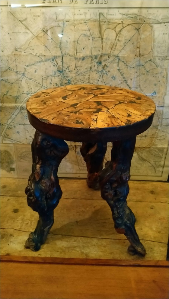 Sgabello brutalista a treppiede realizzato con ceppi di vite. – Sgabelli, Wood (photo 2 of 17)