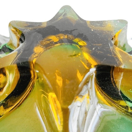 Image 1 of Bol vintage en verre tchèque Josef Hospodka Chribska, vert ambré, en forme d'étoile, années 1950
