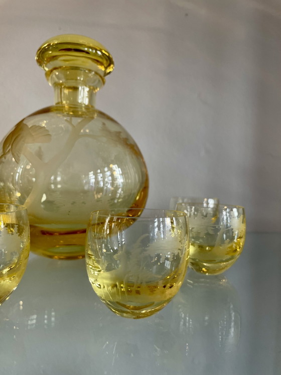 Image 1 of Decanter Moser in 6 bicchierini da shot in cristallo giallo soffiato a bocca, tagliati a mano