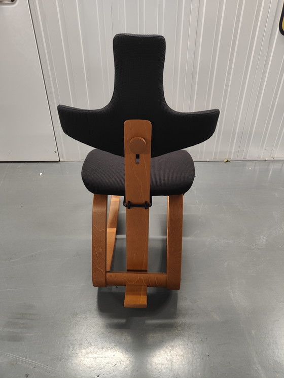 Image 1 of Stokke Varier Thatsit Zwarte bekleding houten frame