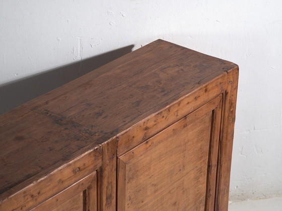 Tall Chinese sideboard in carved pine with geometric panels – Gansu, circa 1930 – Sideboard cabinet (photo 13 of 40)
