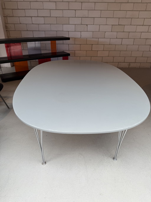 Table tripode Superellipse de Fritz Hansen (gris)