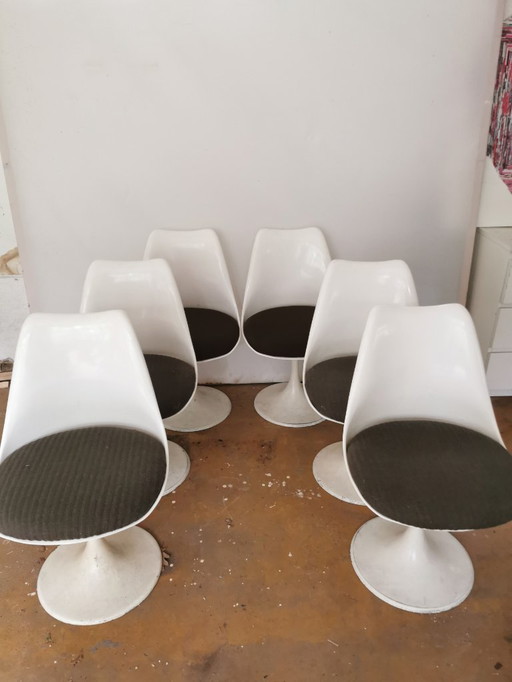 6 Knoll Saarinen Tulip chairs plus 4 extras