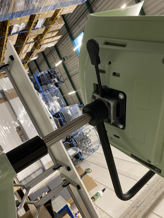 Image 1 of Sedia Ahrend Well con piattaforma girevole