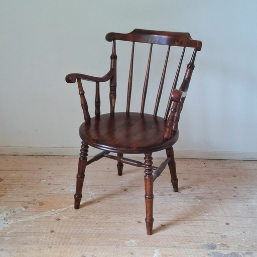 Chaise Windsor ancienne en bois avec assise ronde et fuseaux ornés – fauteuils, Wood