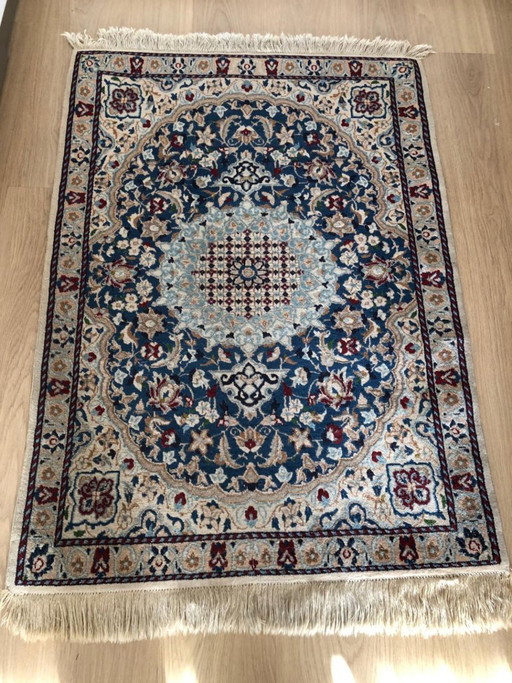 Klein gecertificeerd handgeknoopt Nain Perzisch tapijt 123 × 87 cm
