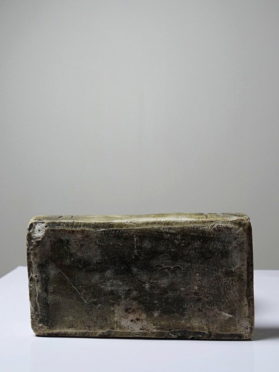Image 1 of Ancien Memento Mori en plâtre, crâne sur livre, curiosité fin XIXe début XXe