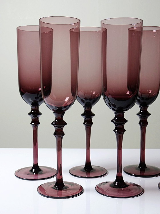 Image 1 of Lot de 6 grandes flûtes à Champagne vintages 70-80's verre soufflé violine