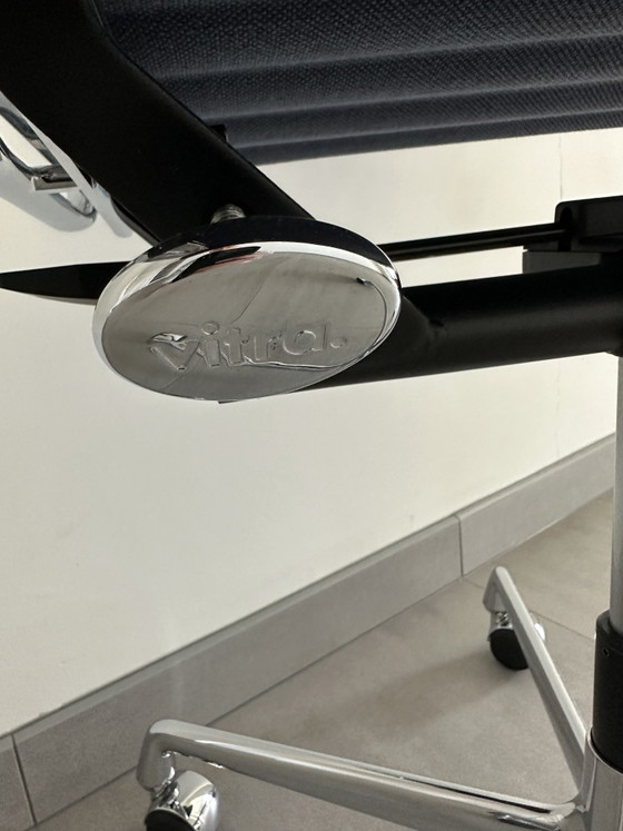 Image 1 of Vitra EA 117 bureaustoel