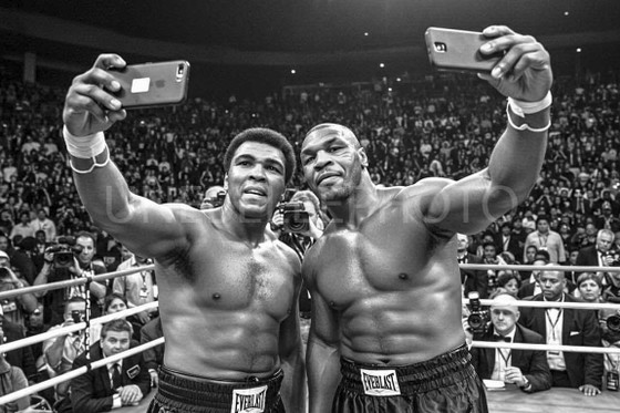 Image 1 of Foto stampata e incorniciata / edizione limitata / Muhammad Ali e Mike Tyson / cornice decorativa