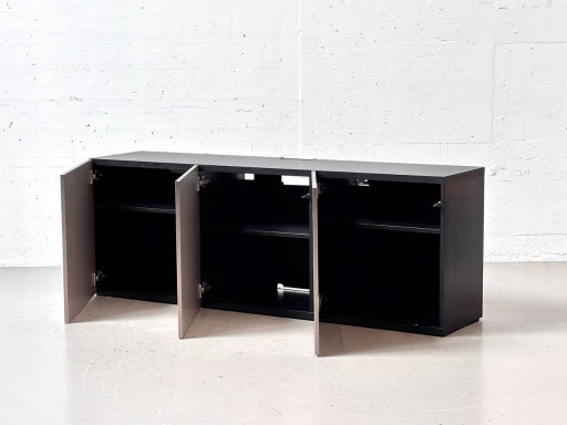 IKEA BESTÅ Meuble bas avec 3 portes en noir-brun – ladekasten, Wood (photo 2 of 15)