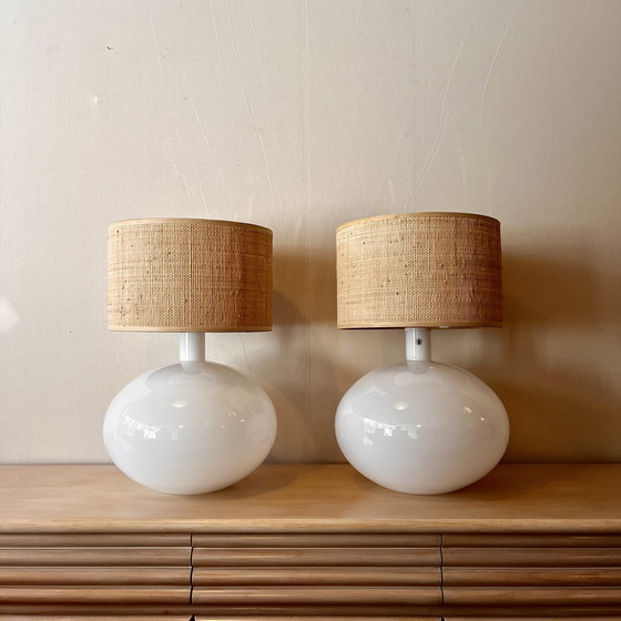 Image 1 of Lampe en verre opalin et abat-jour en rotin Anne Nilsson IKEA