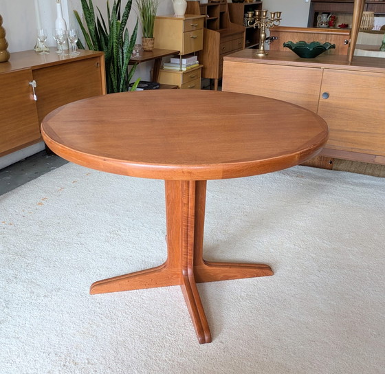 Image 1 of Table de salle à manger ronde extensible vintage en teck danois