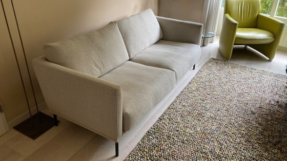 Sofá de 2,5 plazas, textil beige, Manon van Jamé, Sofás de 2 plazas, Metal, Modern (foto 5 de 6)