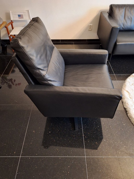 Image 1 of Sofá y sillas de cuero