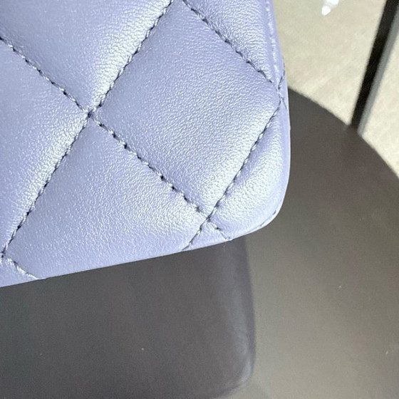 Image 1 of Chanel Classic Flap Medium - 25 cm, gestepptes Lammleder, Lavendel, silberfarbene Beschläge, Serie 15