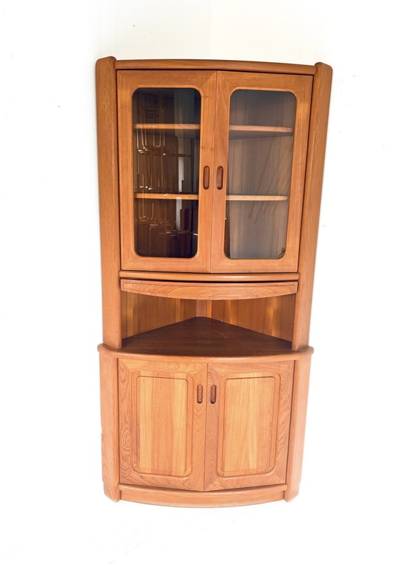Image 1 of Vitrine d'angle vintage danoise en teck, Dyrlund '70s