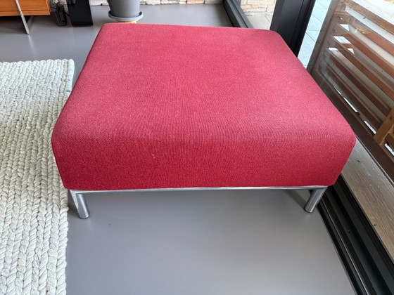 Poggiapiedi Harvink, tessuto rosso, Poggiapiedi e pouf, Tessile, Metallo (foto 6 di 7)