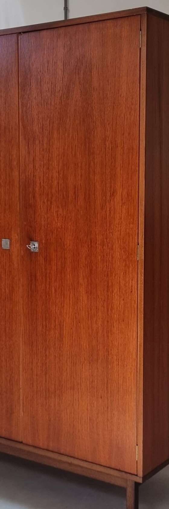 Image 1 of Mid Century kledingkast