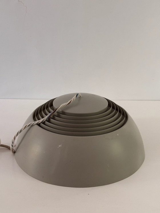 Lampada a sospensione AJ Royal di Arne Jacobsen per Louis Poulsen, 1957, alluminio laccato grigio, design (photo 5 of 14)