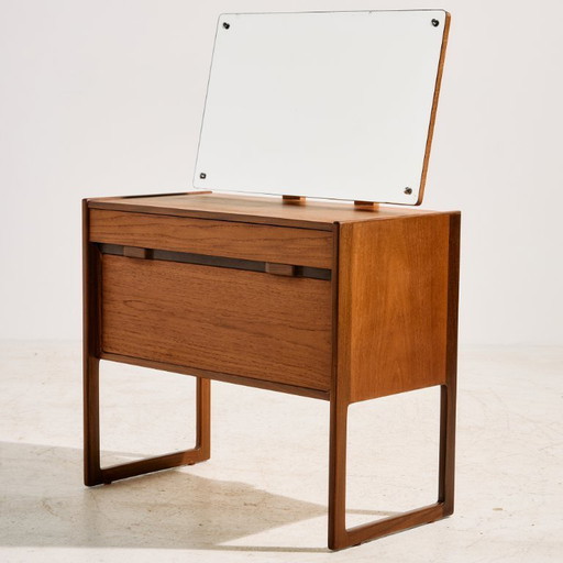 MK11133 Gerestaureerde teakhouten kaptafel van Kurt Østervig
