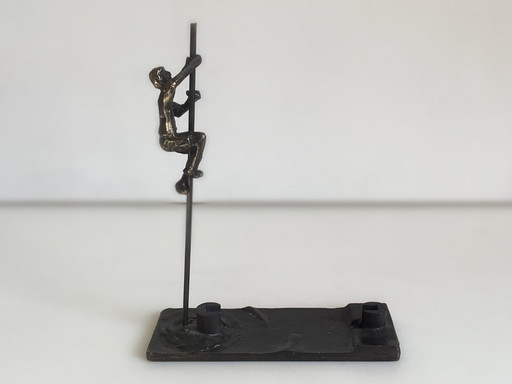 Statue en bronze de sauteur à la perche signée