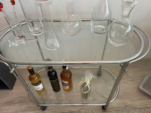 Serveertrolley van glas en aluminium met 5 karaffen