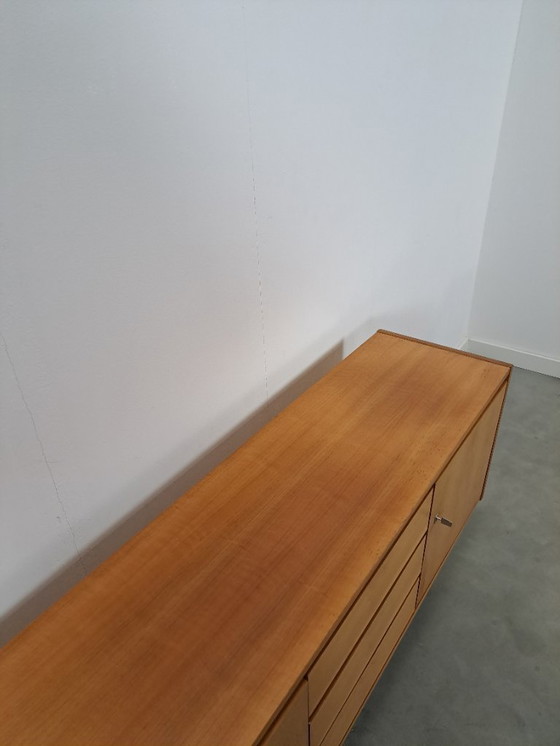 Image 1 of Buffet en placage noyer style milieu du siècle avec 3 tiroirs