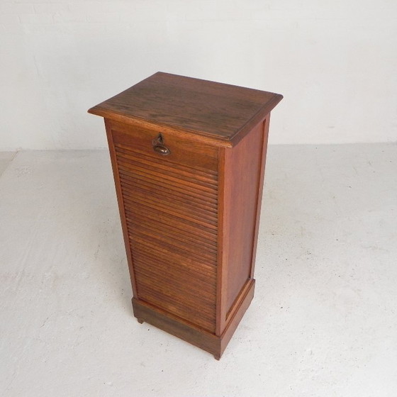 Eichenschrank mit Rollladen und einem Rollladen, 113 cm hoch, 1930er Jahre – Kommoden, Wood (photo 2 of 26)
