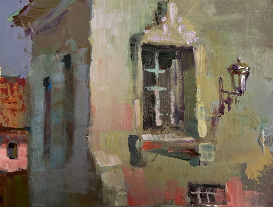 Image 1 of Origineel olieverfschilderij: Somber stadslandschap, wandelend door de stadsstraat.
