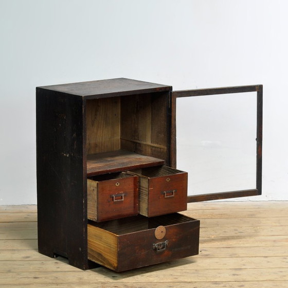 Image 1 of Petite vitrine japonaise, vers 1925